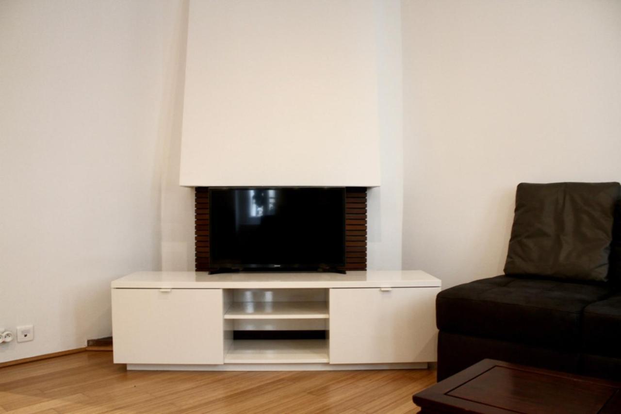Superb Near Porte Italy Apartment